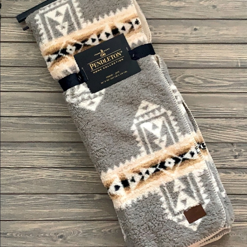 Pendleton Aztec Southwest Sherpa throw